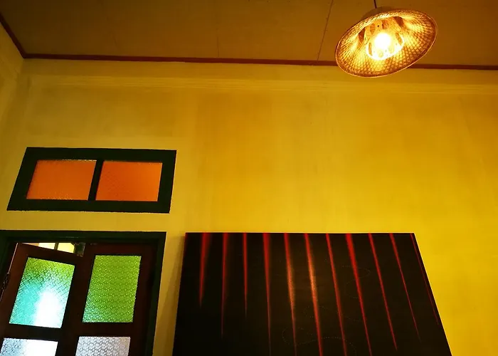 A Day In A Life & Gallery Hostel *